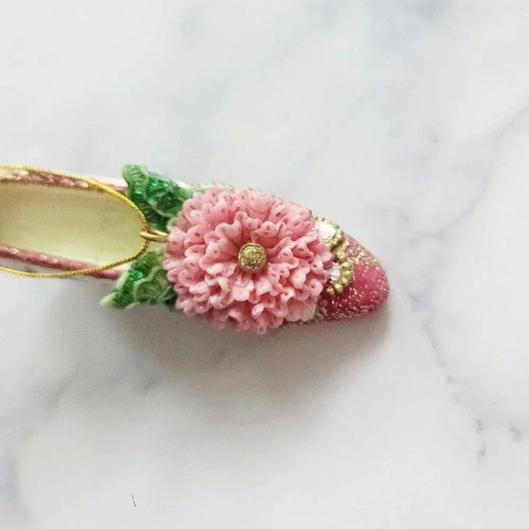 Porcelain Miniature Victorian Glitter Red Pink Christmas Shoes Heels Ornaments - Picture 4 of 7